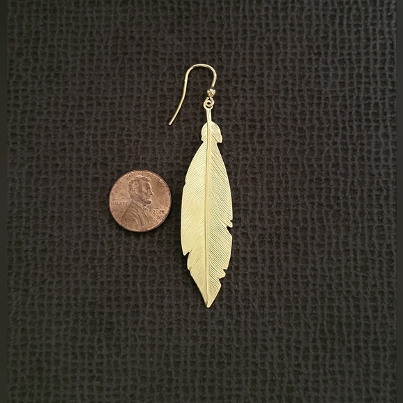 Mia Fiore Textured Gold💛 Feather🪶 Earrings - Picture 5 of 16